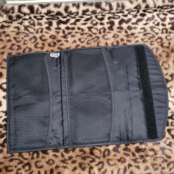 Travel trifold pouch - Picture 2 of 3